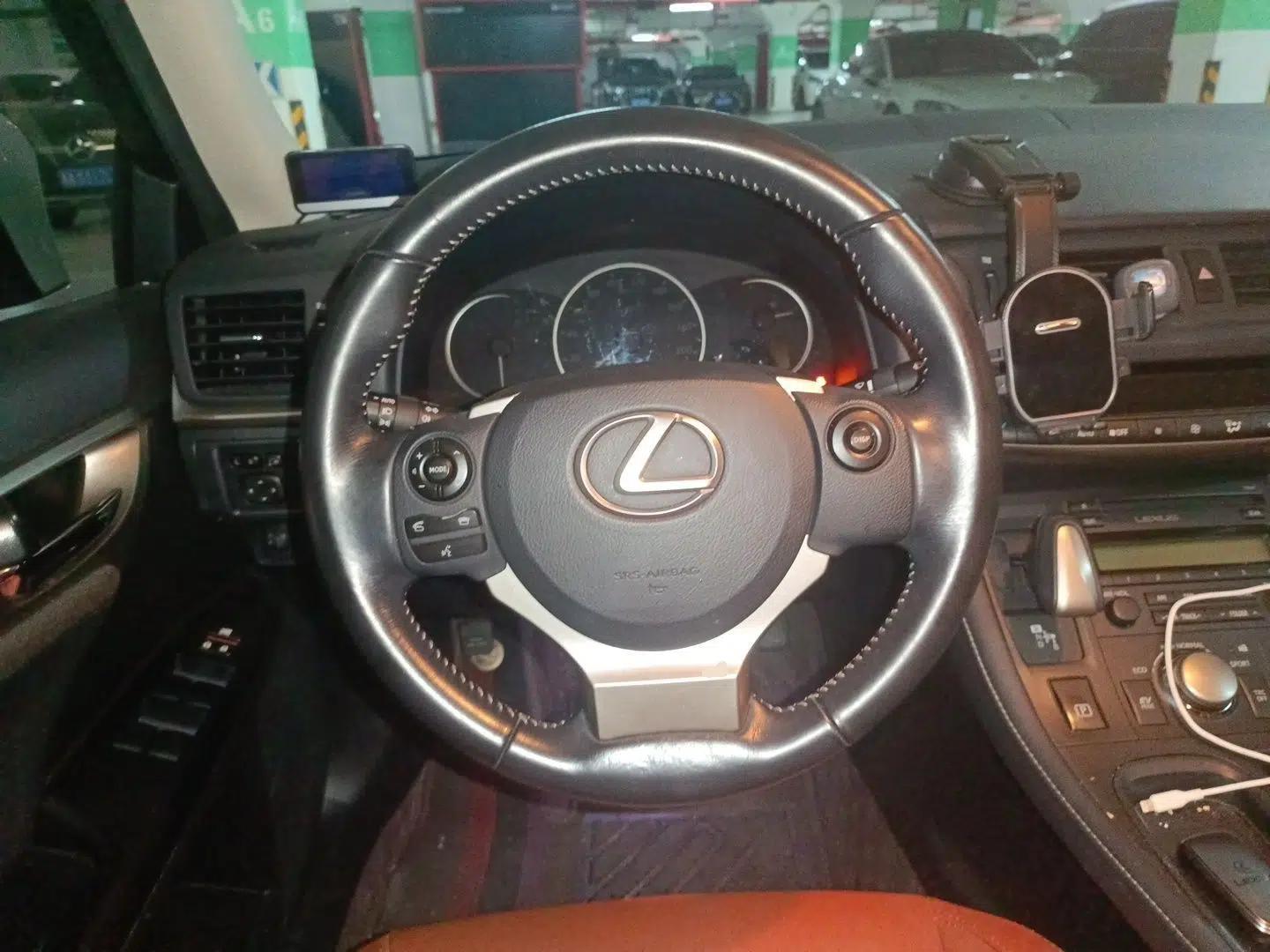 Lexus CT 2015 CT200h Night Rider Edition — миниатюра 10