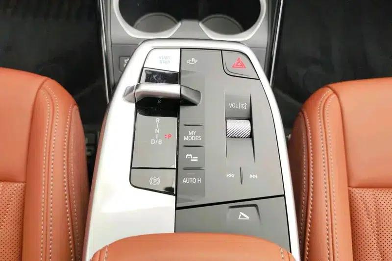 BMW iX1 2026 eDrive25L X Design Package (production discontinued in May 2026) — миниатюра 10