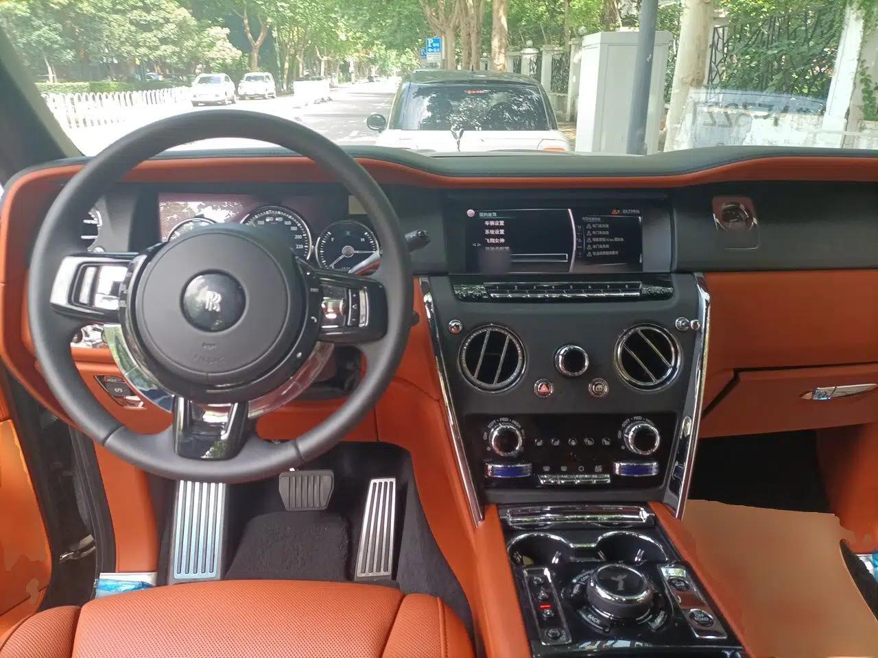 Rolls-Royce Cullinan 2020 Black Badge model — миниатюра 9