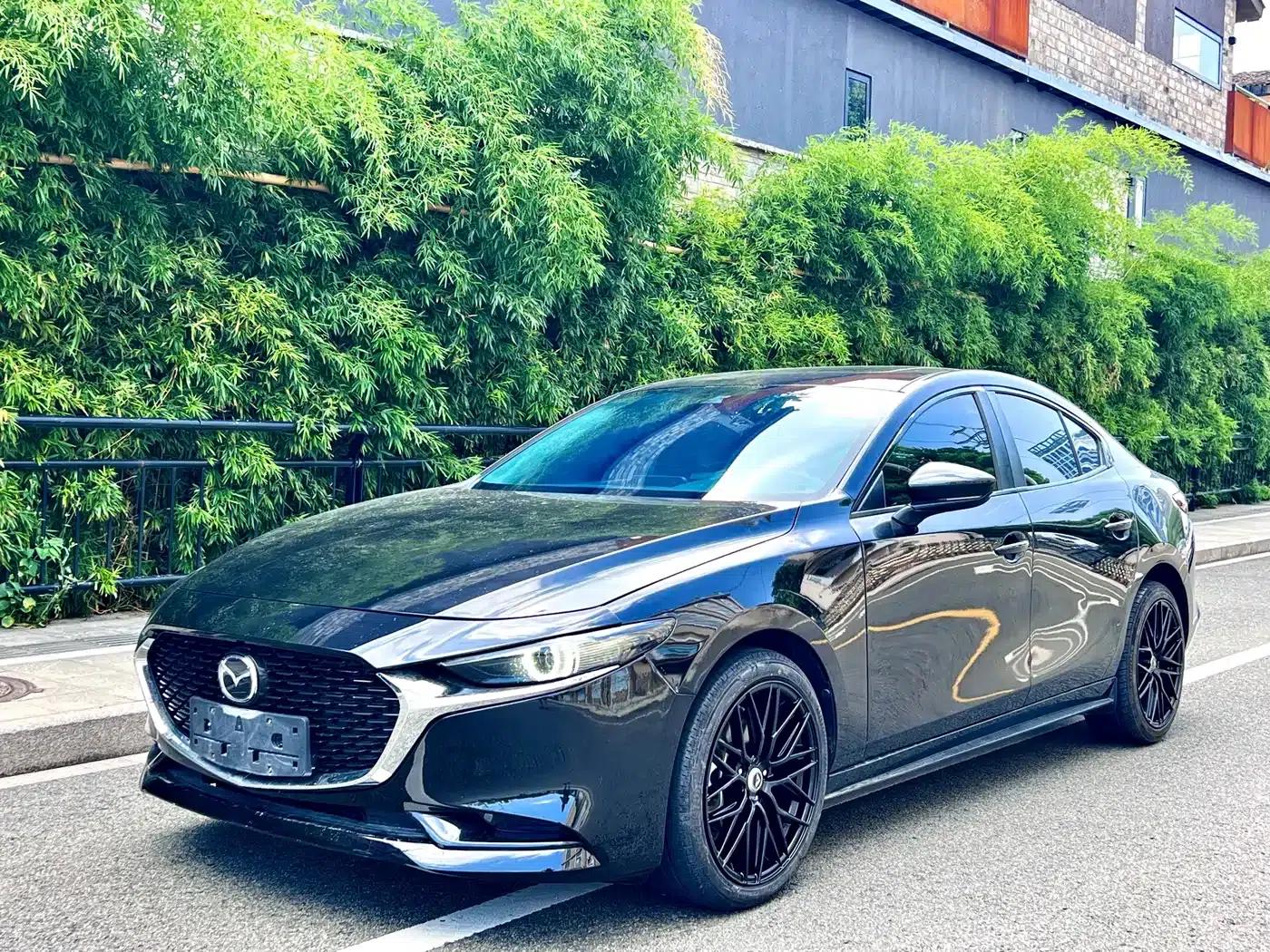 Mazda3 Axela 2023 2.0L Automatic Premium Edition — миниатюра 1