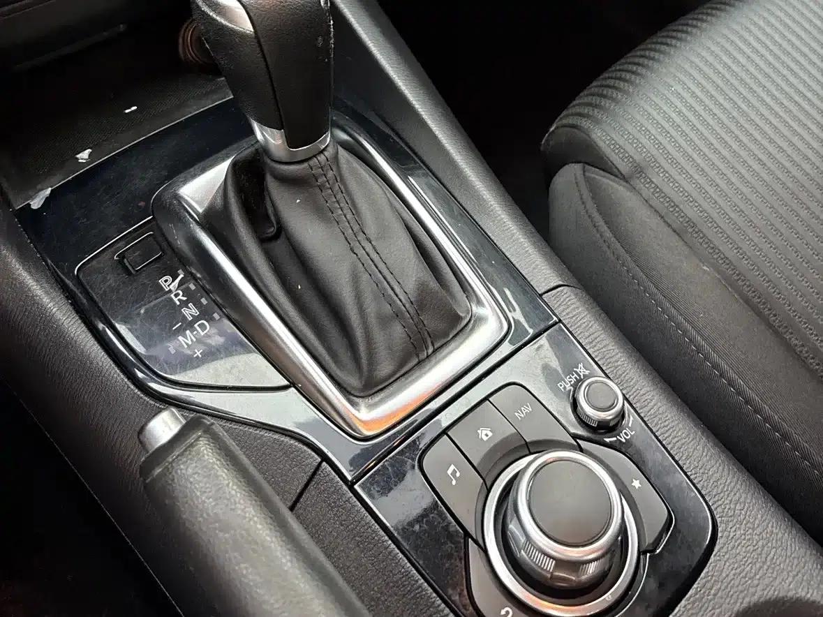 Mazda3 Axela 2016 Sedan 1.5L Automatic Luxury — миниатюра 8