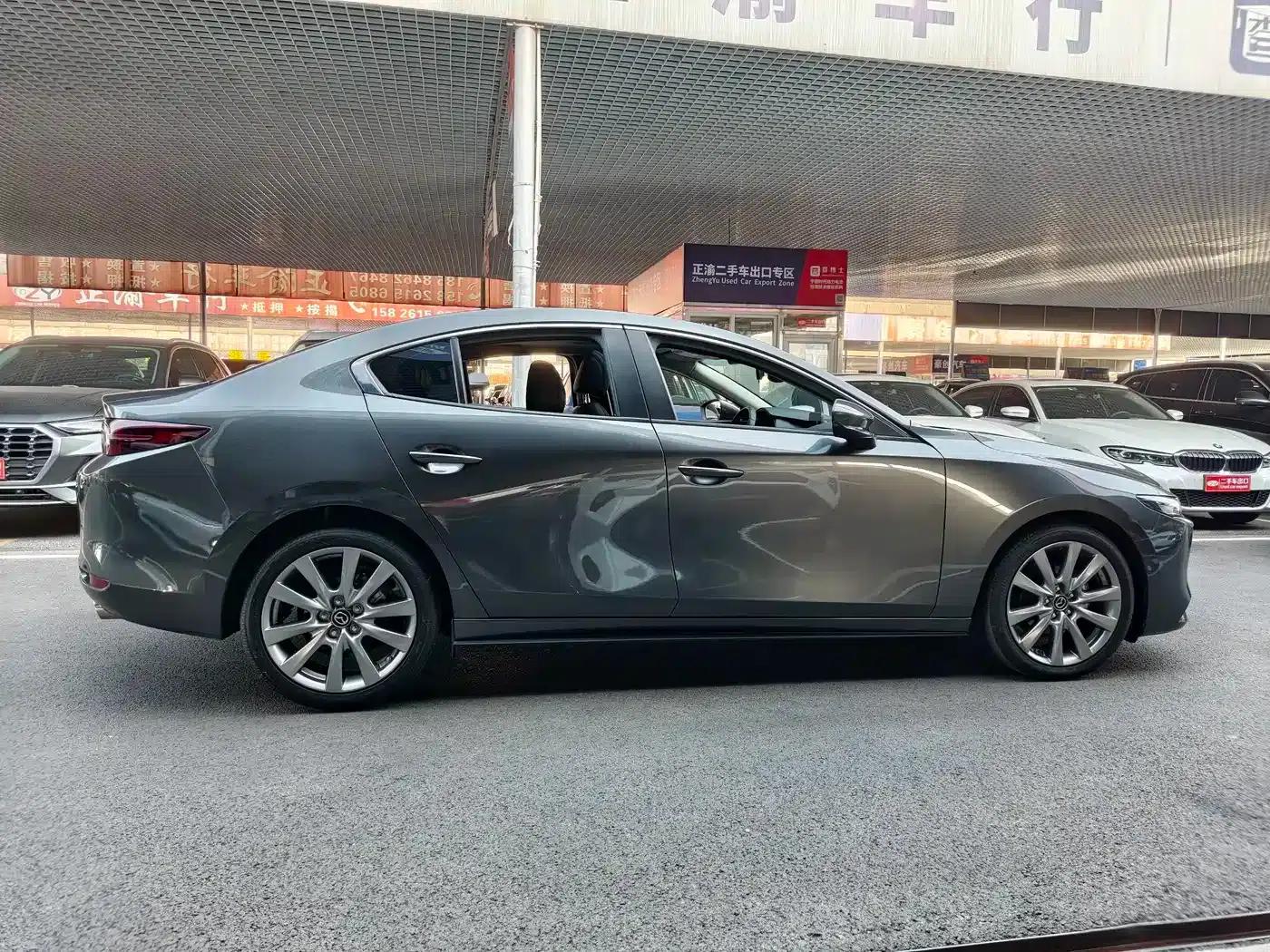 Mazda3 Axela 2023 2.0L Automatic Premium Edition — миниатюра 3