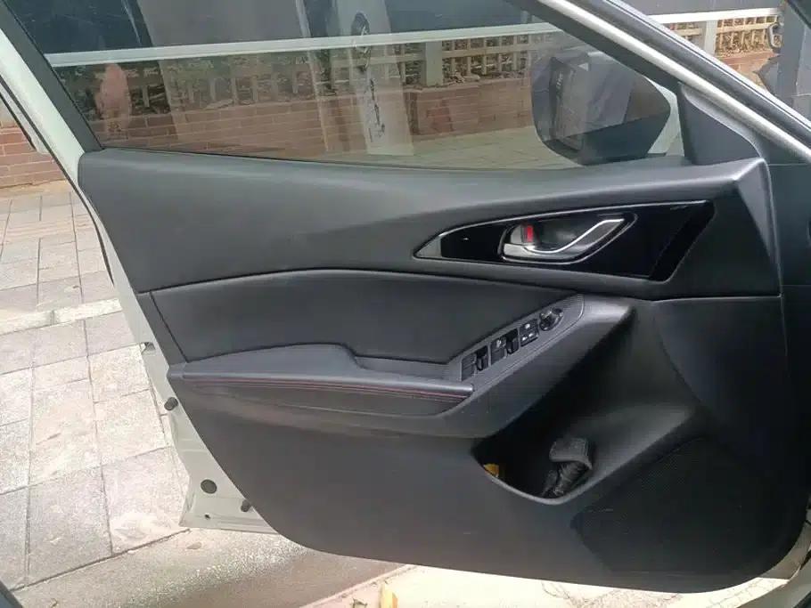 Mazda3 Axela 2016 Sedan 2.0L Automatic Flagship — миниатюра 7