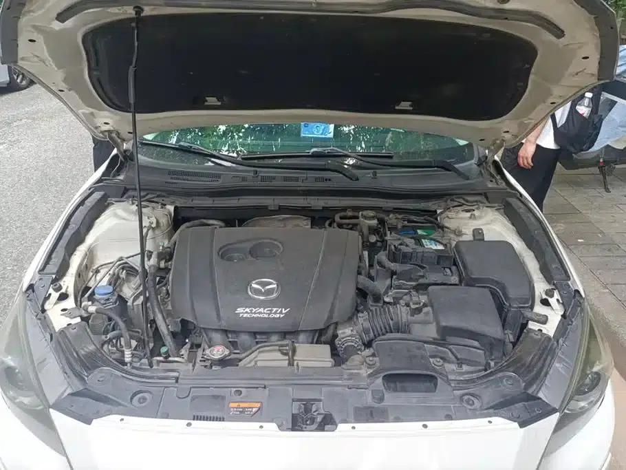 Mazda3 Axela 2016 Sedan 2.0L Automatic Flagship — миниатюра 10