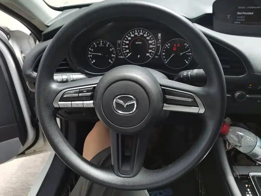 Mazda3 Axela 2021 2.0L Automatic E-Engine Edition — миниатюра 15