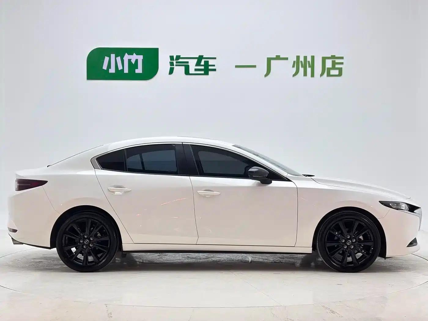 Mazda3 Axela 2022 2.0L Automatic Elegant Black Edition — миниатюра 5