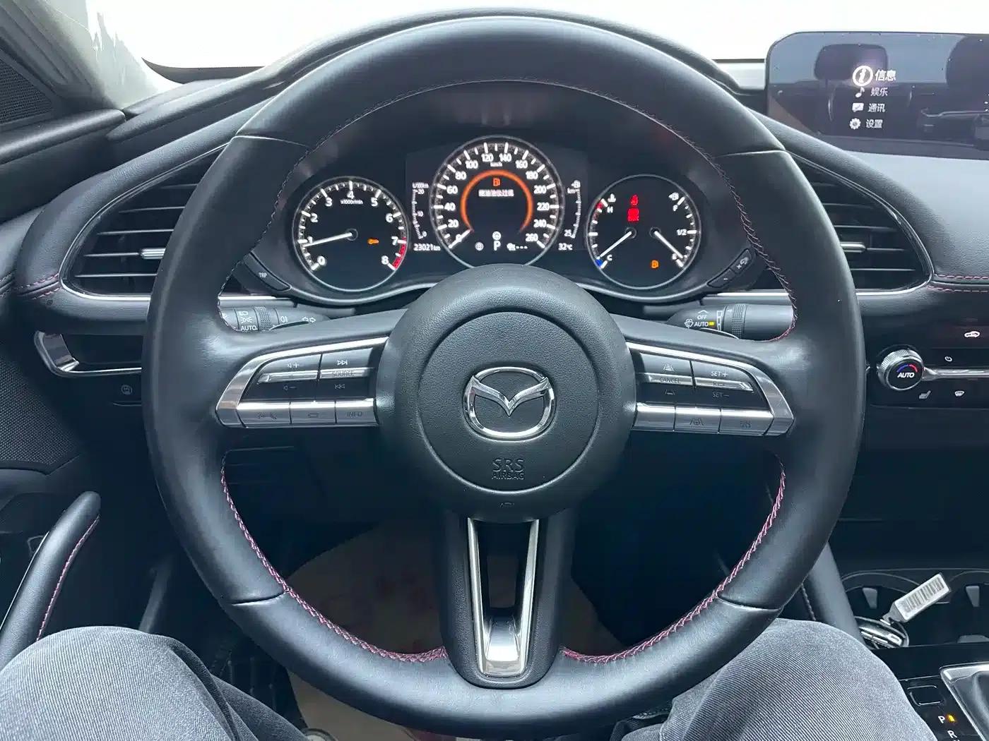 Mazda3 Axela 2022 2.0L Automatic Elegant Black Edition — миниатюра 10