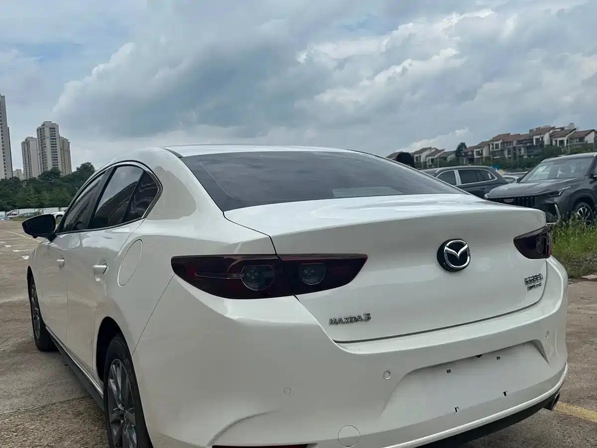 Mazda3 Axela 2020 1.5L Automatic Premium Edition — миниатюра 9