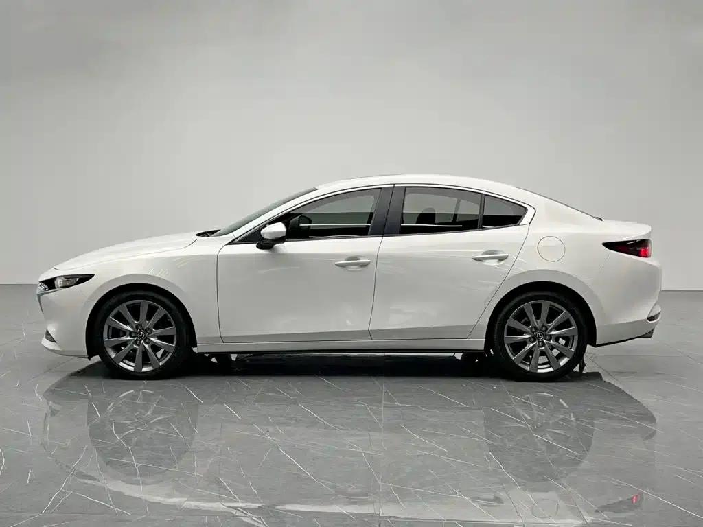 Mazda3 Axela 2023 2.0L Automatic Premium Edition — миниатюра 3