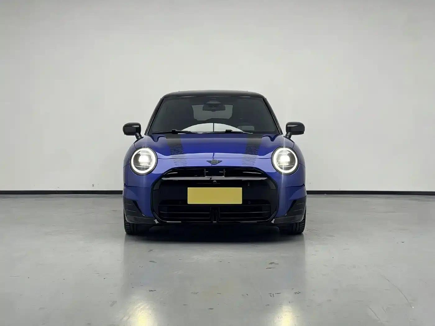 2024 Electric MINI Cooper SE Racer (452km) — миниатюра 2