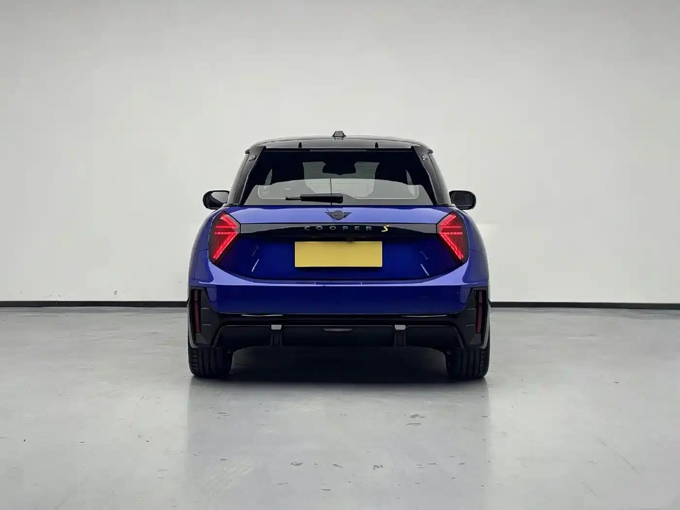 2024 Electric MINI Cooper SE Racer (452km) — миниатюра 4