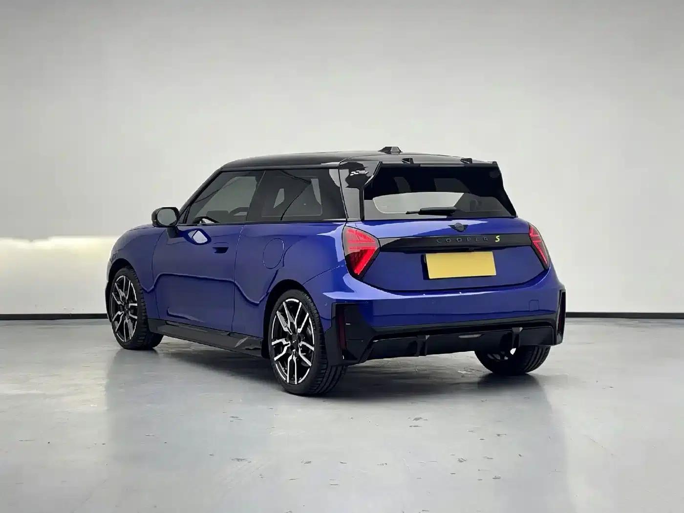 2024 Electric MINI Cooper SE Racer (452km) — миниатюра 5