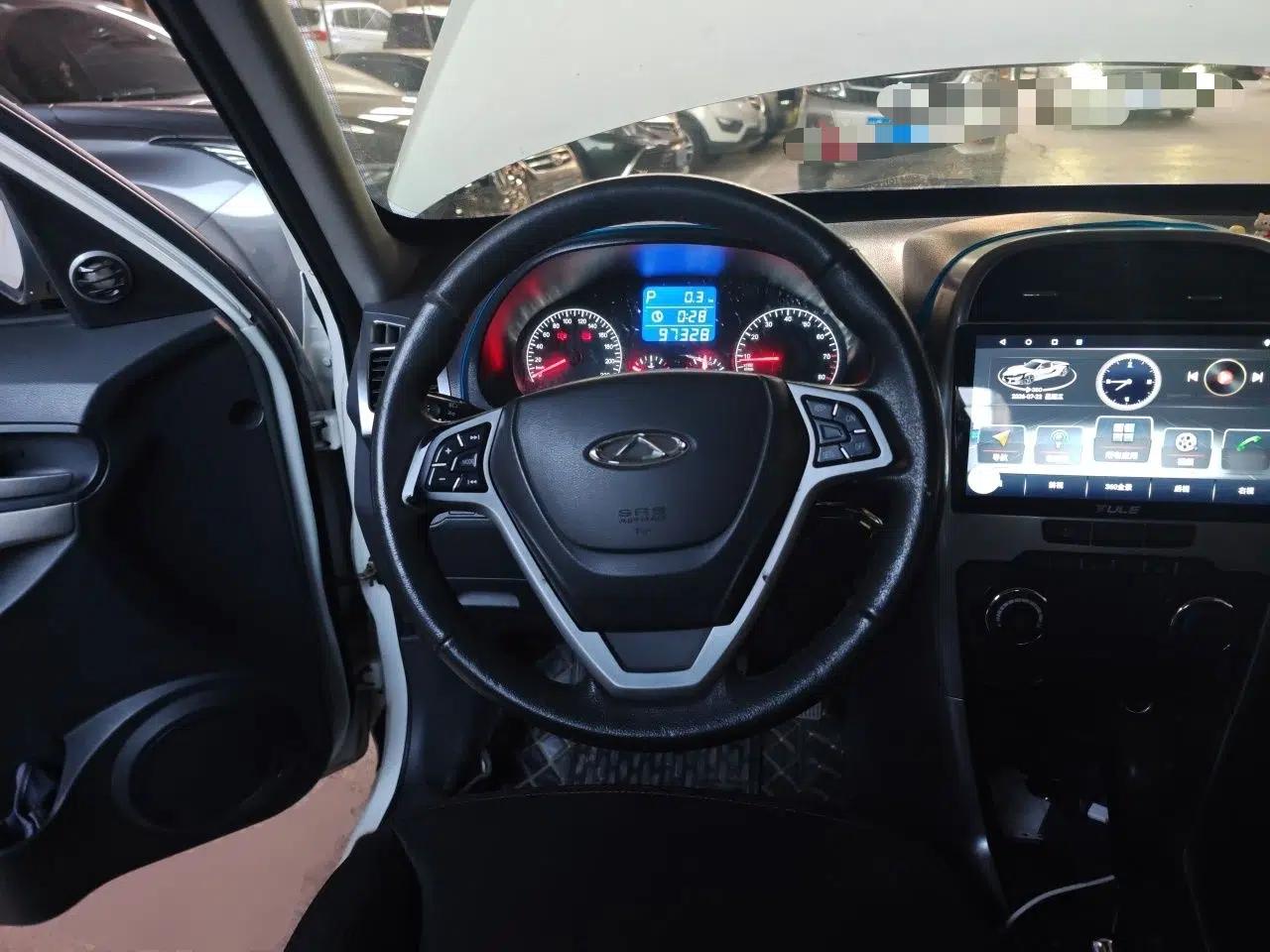 Chery Tiggo 3 2015 1.6L CVT ZhiShang Sport Edition — миниатюра 10