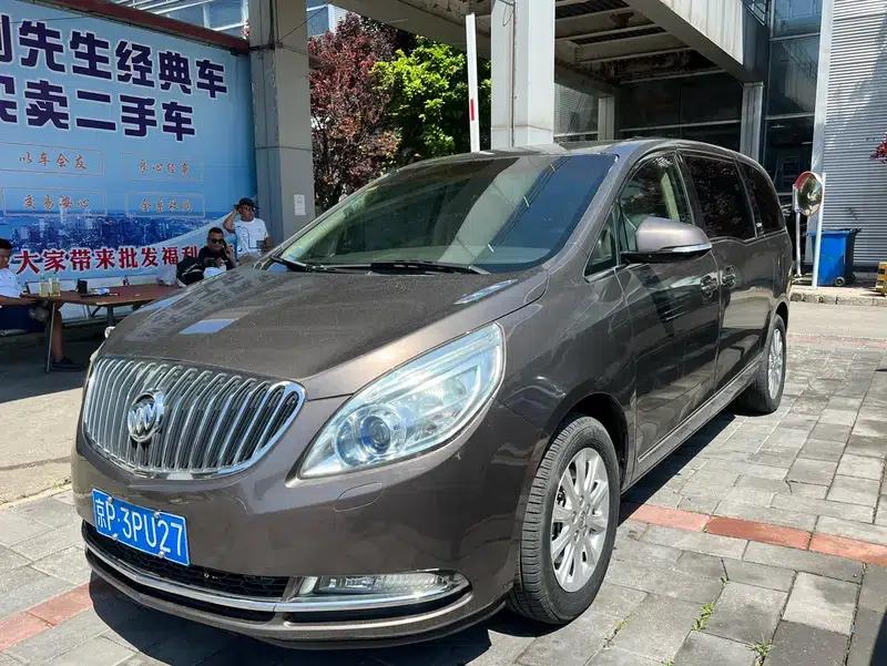 Buick GL8 2011 3.0L XT Luxury Business Flagship Edition — миниатюра 1