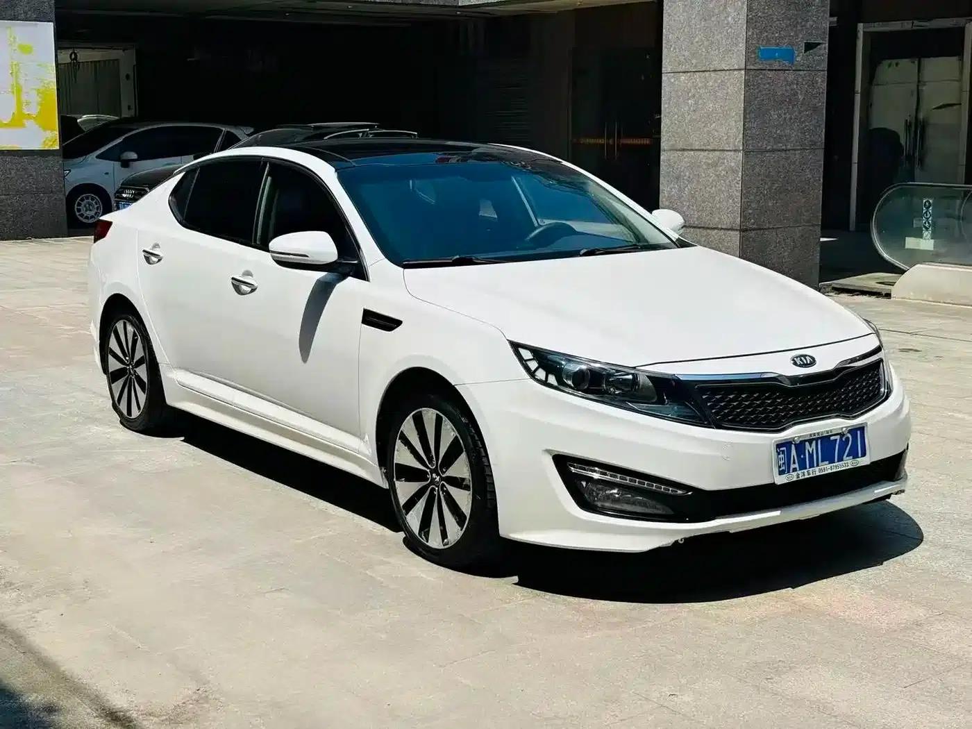 Kia K5 2011 2.0L Automatic GL — миниатюра 3
