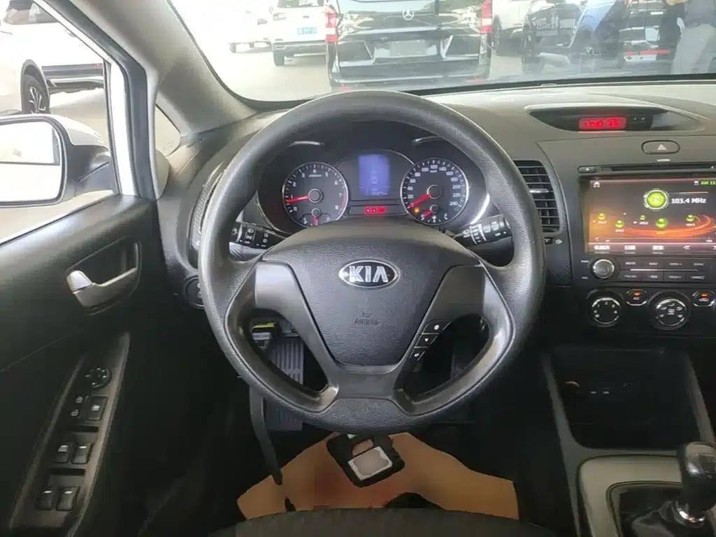 Kia K3S 2014 1.6L Manual GL — миниатюра 11
