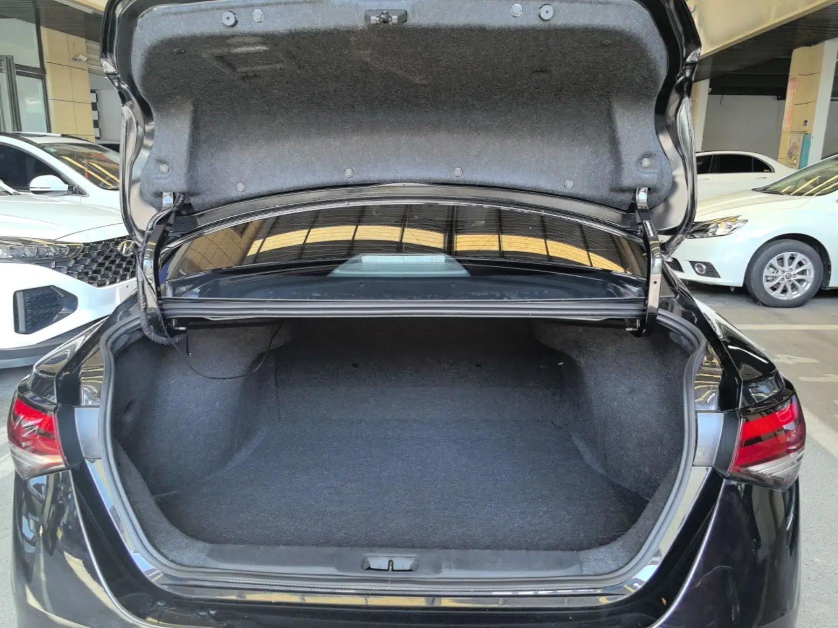 Nissan Sylphy 2023 1.6L CVT Enjoyment Edition — миниатюра 27