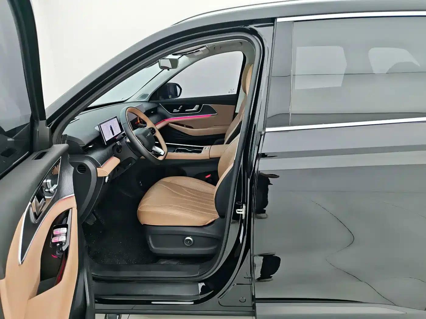 Chery Tiggo 8L 2024 2.0T 2WD Premium Edition 5-seater — миниатюра 9