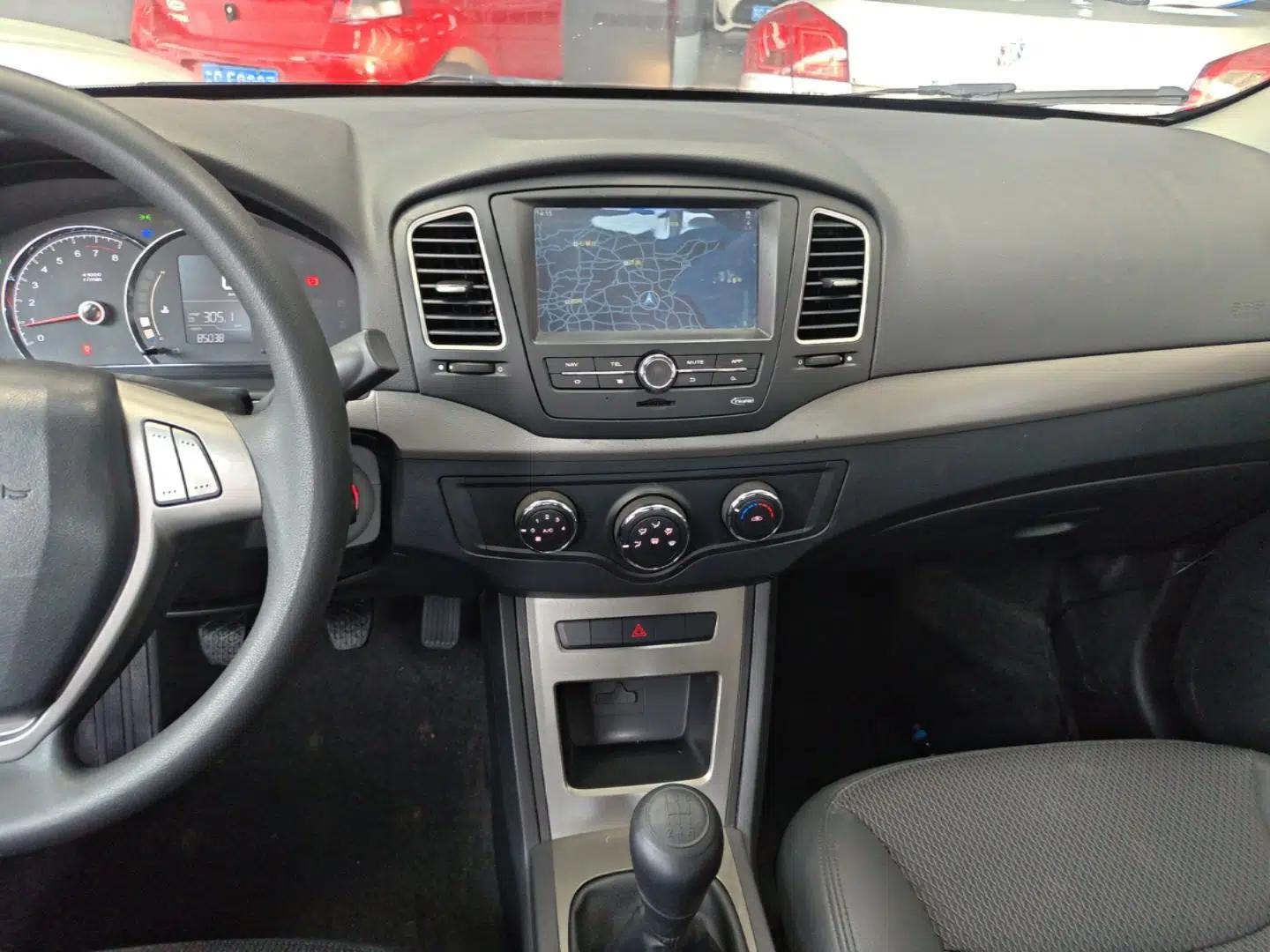 Roewe 350 2014 1.5L Manual Swift Edition — миниатюра 20