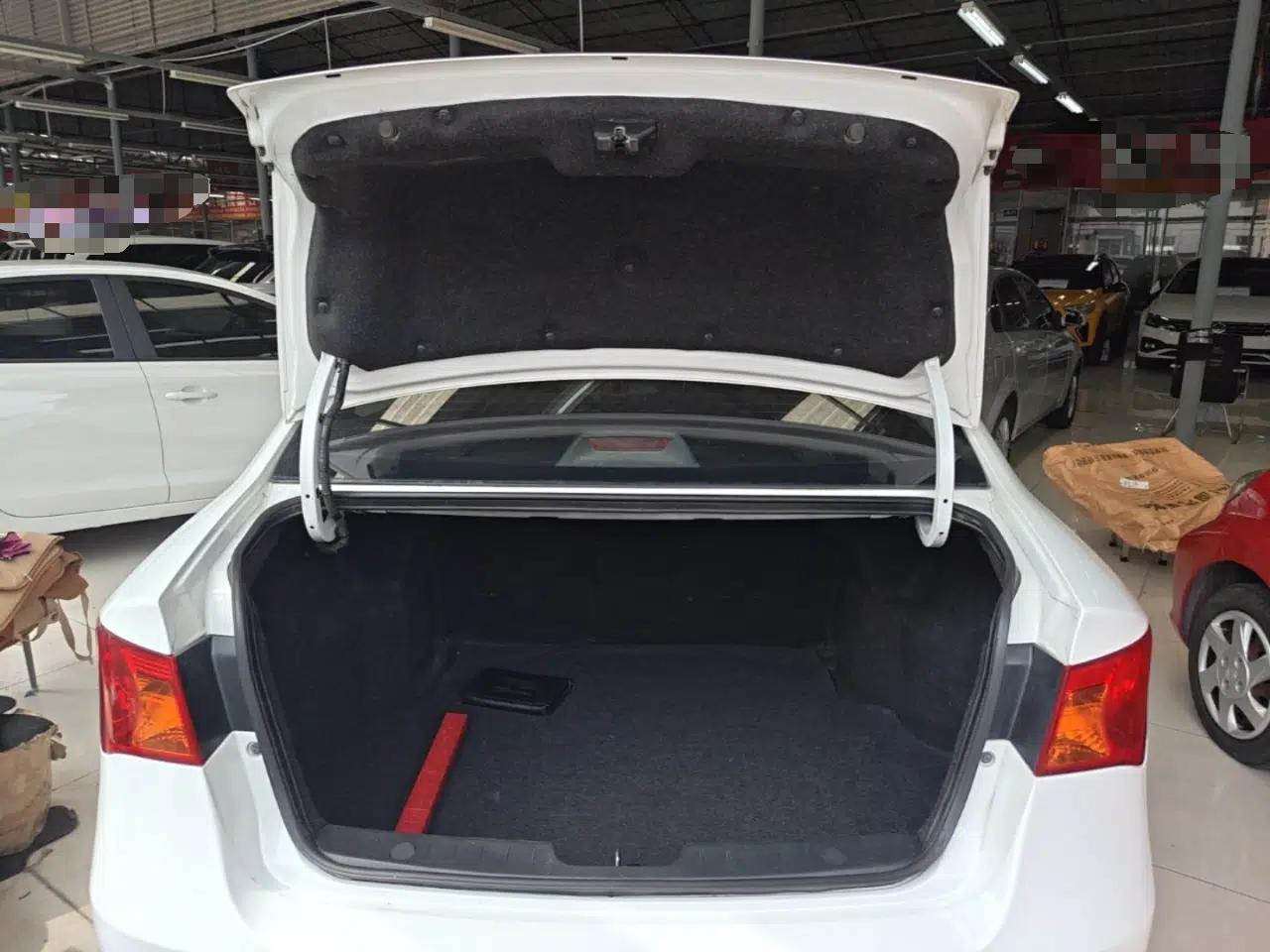 Roewe 350 2014 1.5L Manual Swift Edition — миниатюра 27