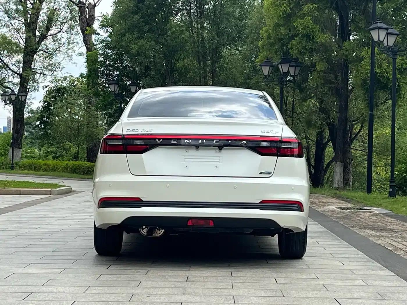 Venucia D60 2021 PLUS 1.6L XL CVT Elite Edition — миниатюра 8