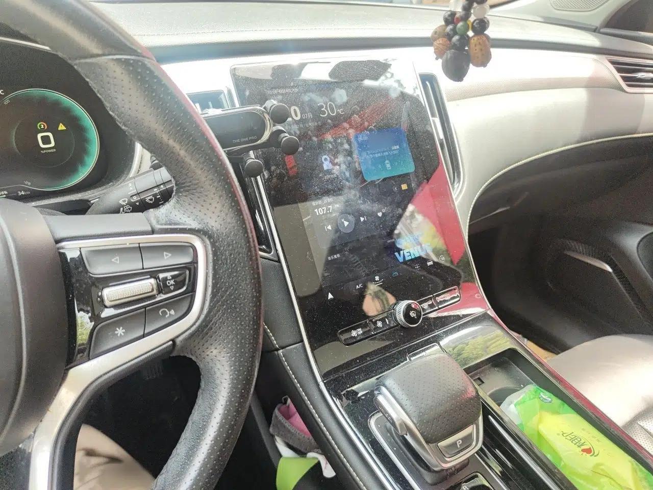Roewe i6 MAX New Energy 2020 1.5T PHEV Cool & Stylish Skyroof Edition — миниатюра 12
