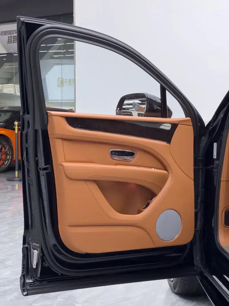 Bentayga 2022 4.0T V8 S — миниатюра 24