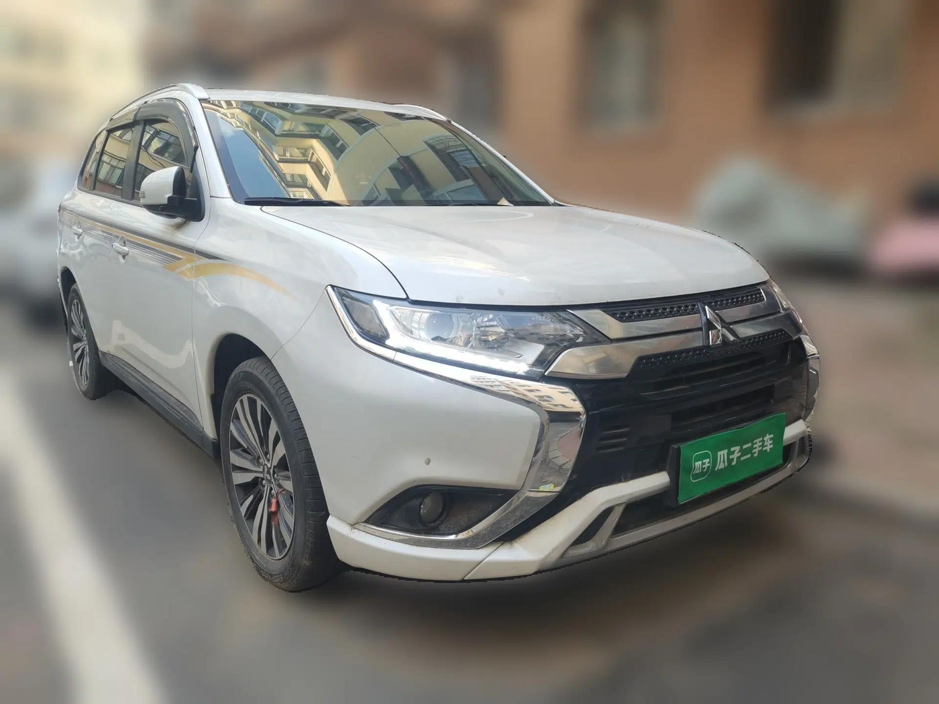 Mitsubishi Outlander 2021 2.0L Two-Wheel Drive Comfort Edition 5 Seats — миниатюра 3