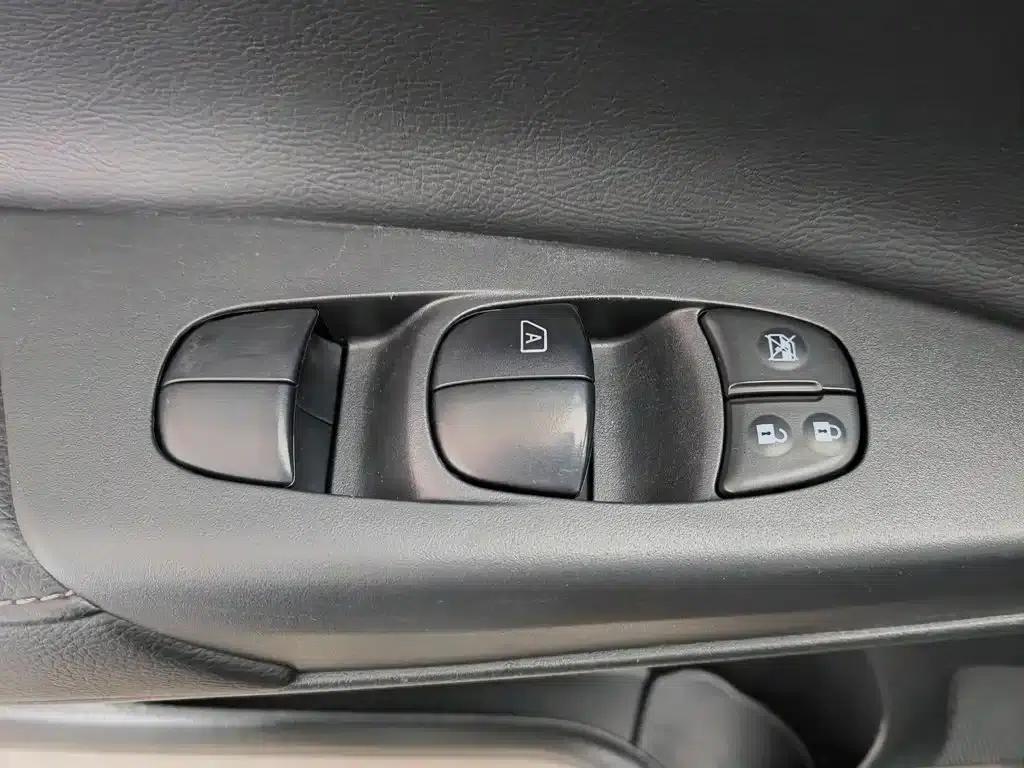 Nissan Sylphy 2016 1.6XL CVT Premium Edition — миниатюра 9