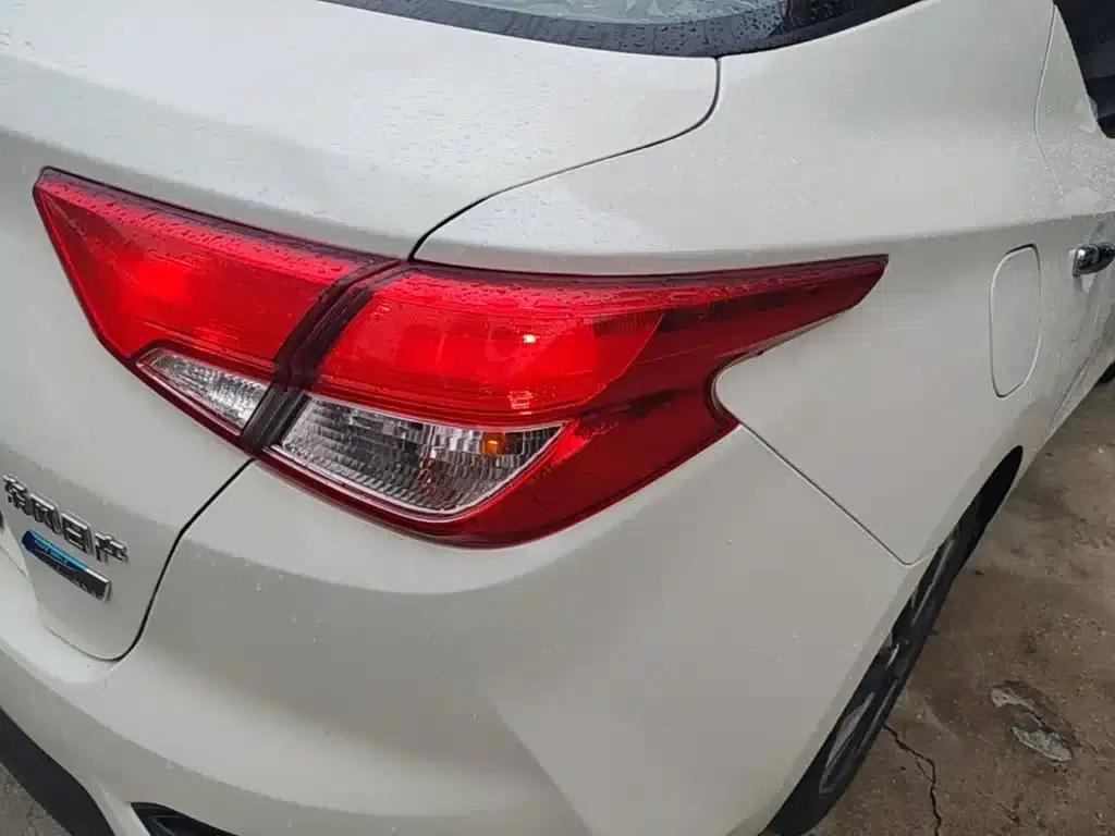 Nissan Bluebird 2016 1.6L CVT Smart Edition — миниатюра 8