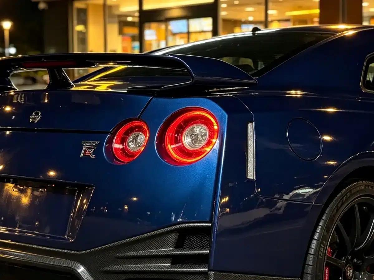 2014 Nissan GT-R 3.8T Premium Edition with black interior — миниатюра 9