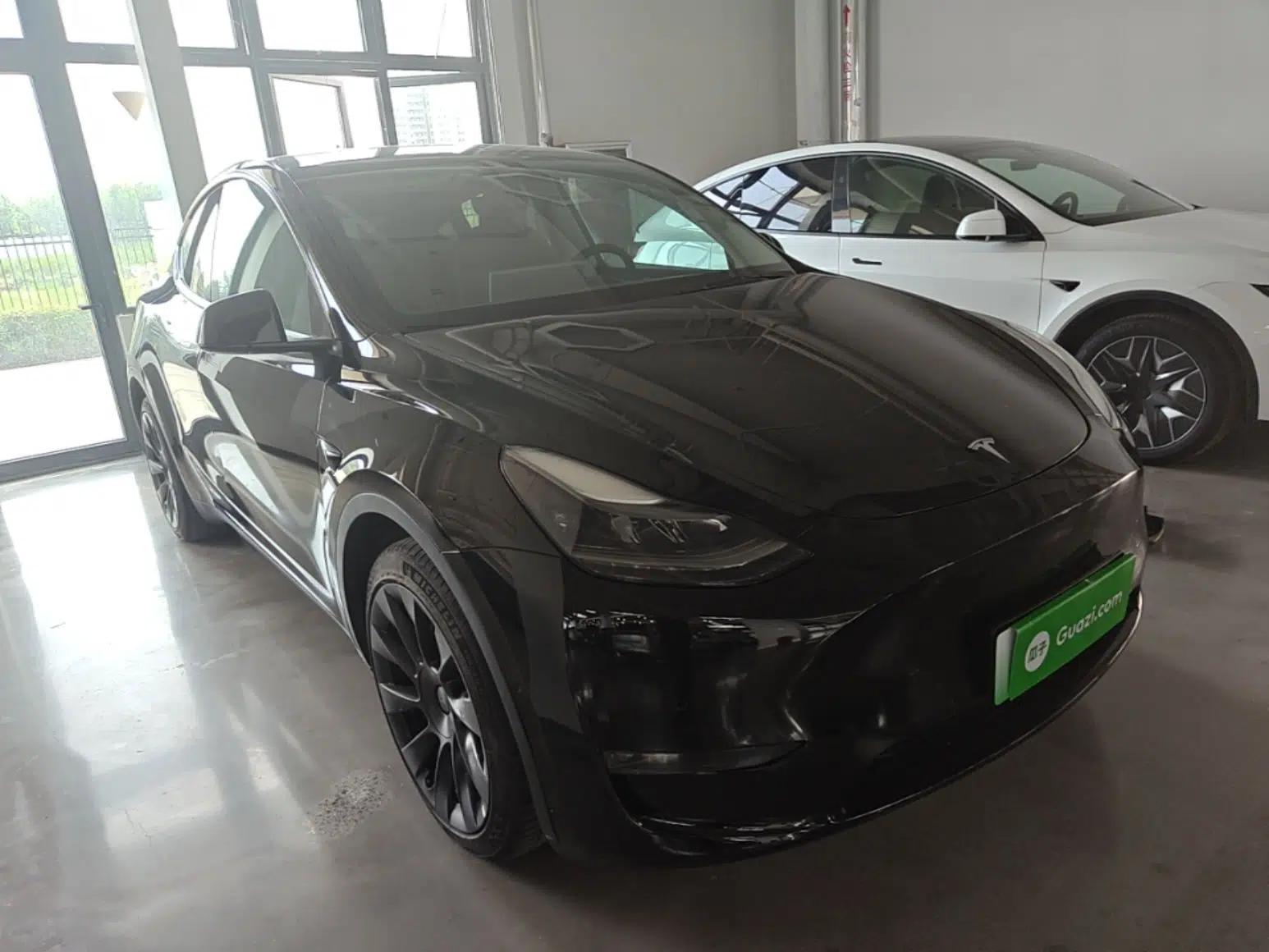 Tesla Model Y 2022 Long-Range All-Wheel-Drive Version — миниатюра 3