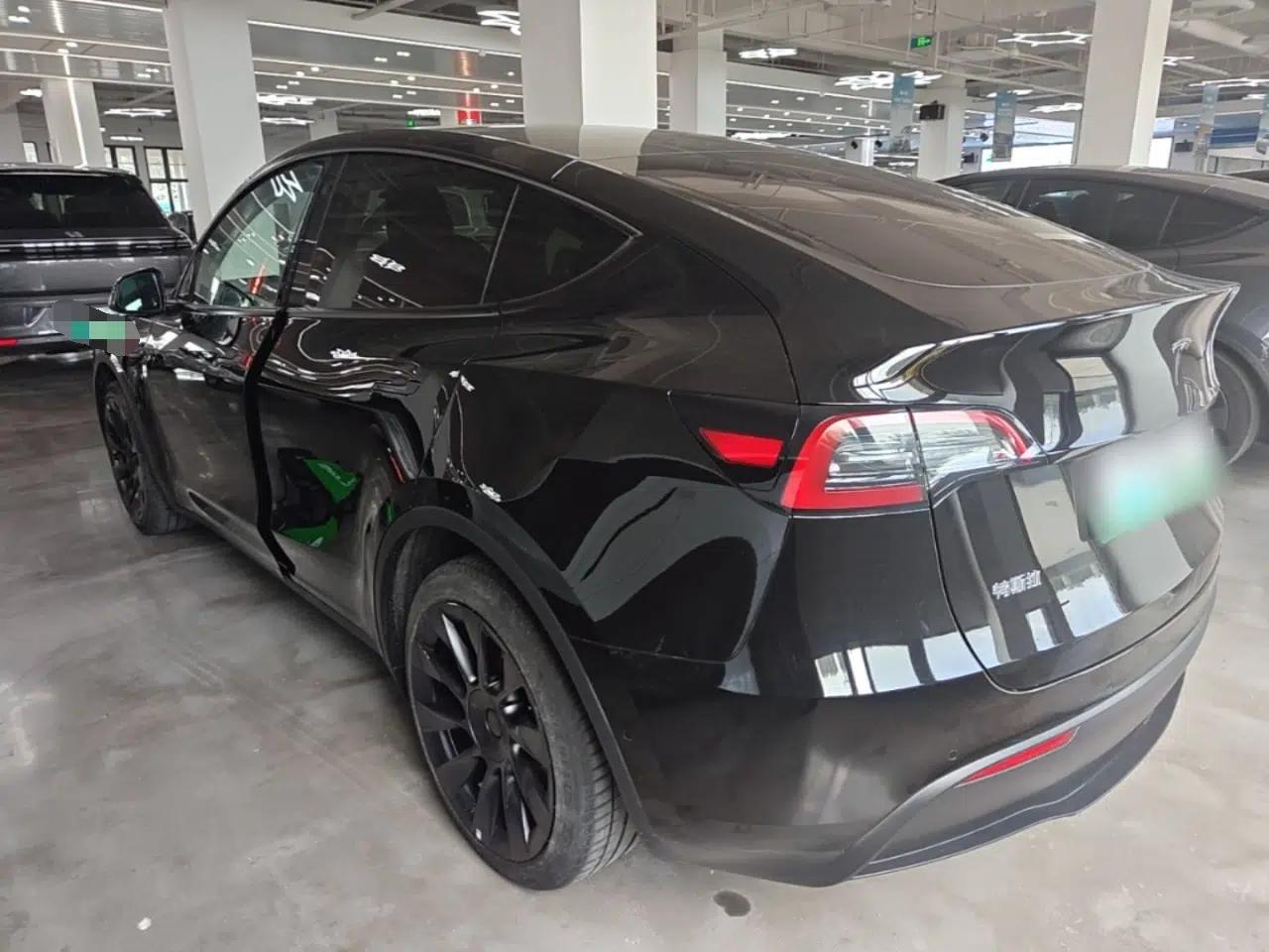 Tesla Model Y 2022 Long-Range All-Wheel-Drive Version — миниатюра 4