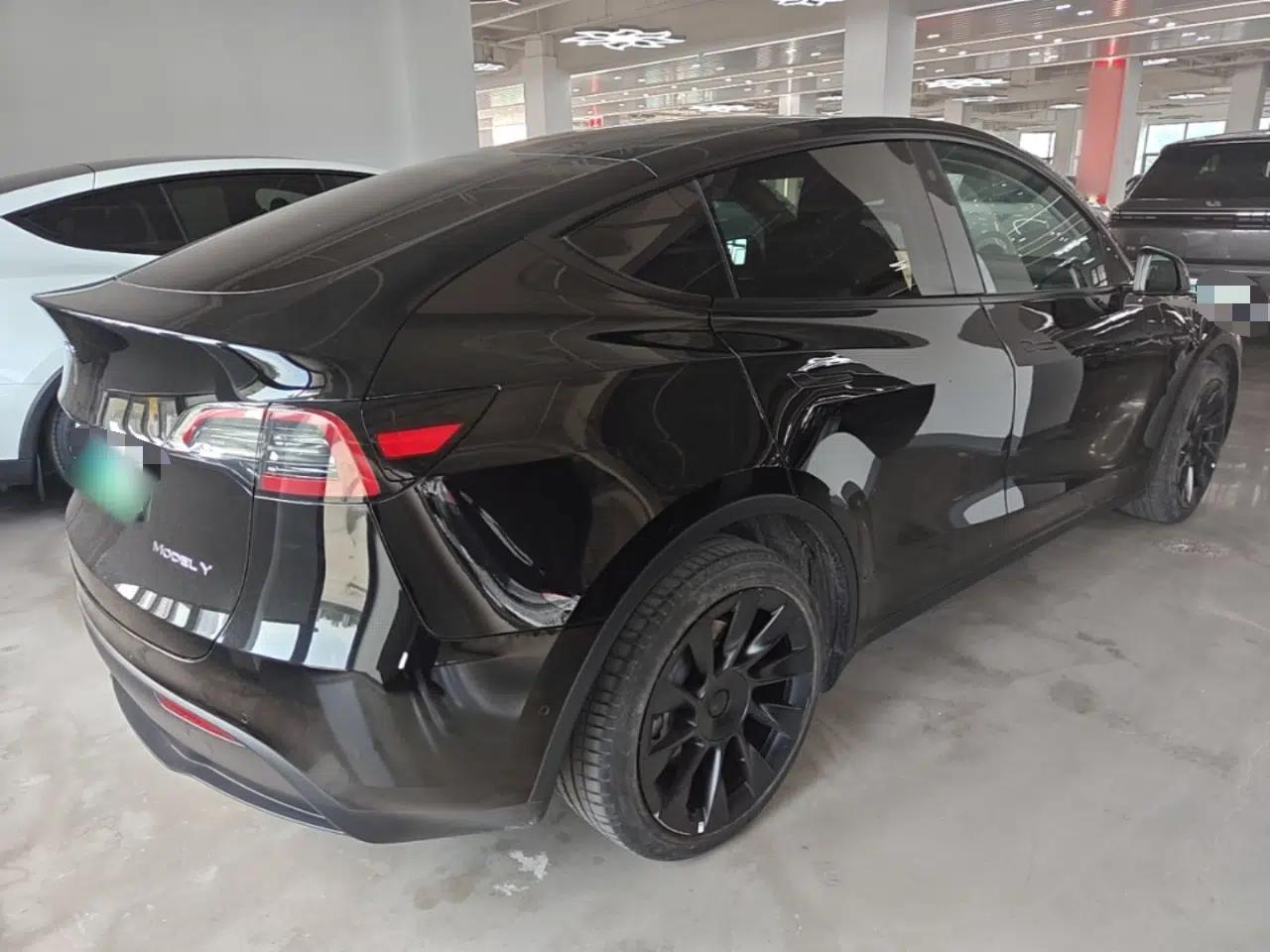 Tesla Model Y 2022 Long-Range All-Wheel-Drive Version — миниатюра 6