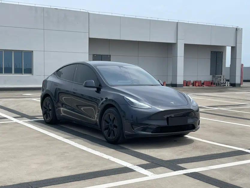Tesla Model Y 2024 Rear-Wheel-Drive Version — миниатюра 3