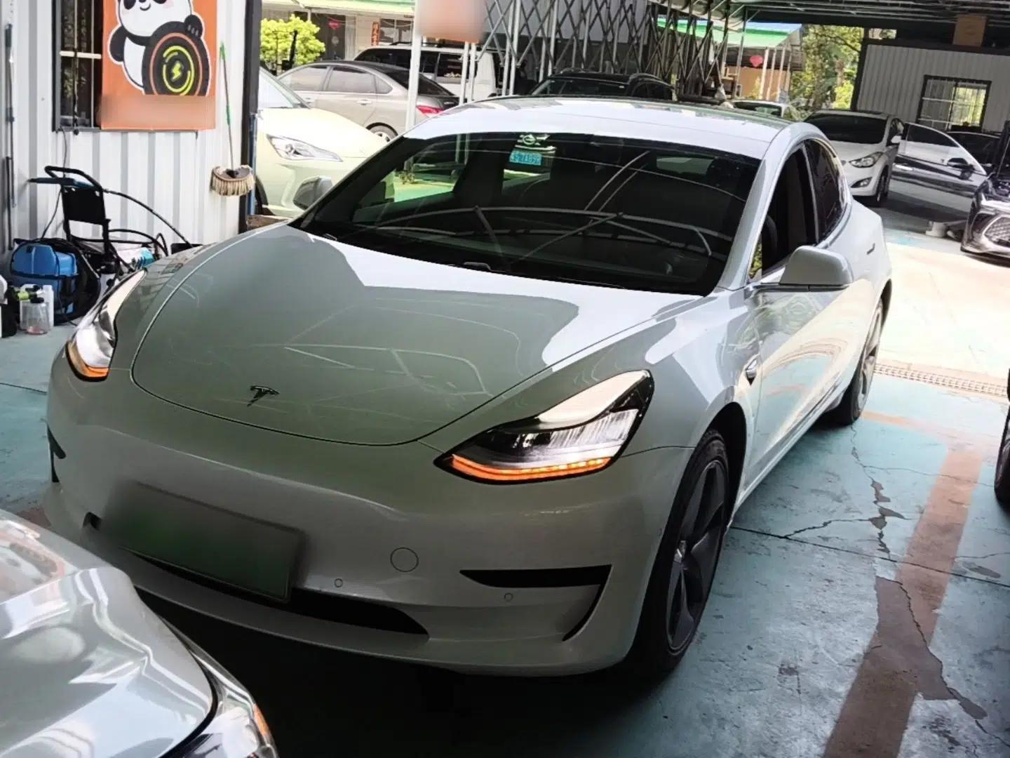 Tesla Model 3 2019 Standard Range Rear-Drive Upgraded Version — миниатюра 1