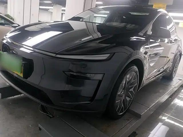 Tesla Model Y L 2025 Model Long-Range All-Wheel-Drive Version