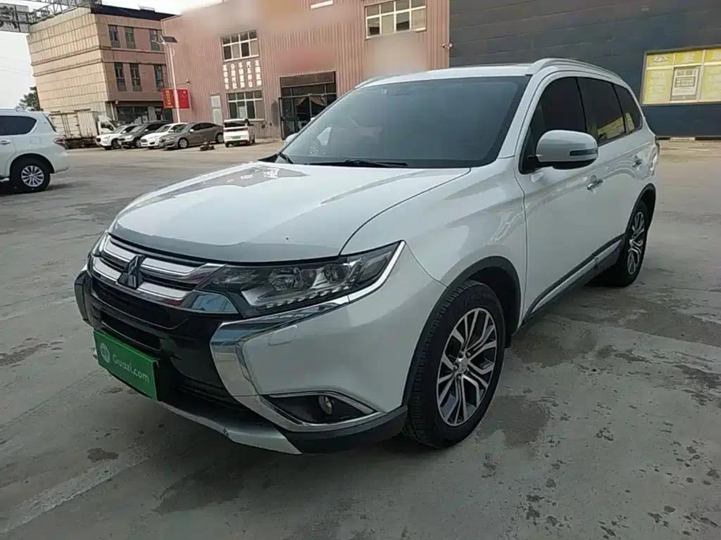 Outlander 2016 2.4L 4WD Elite Edition 5-seater — миниатюра 1