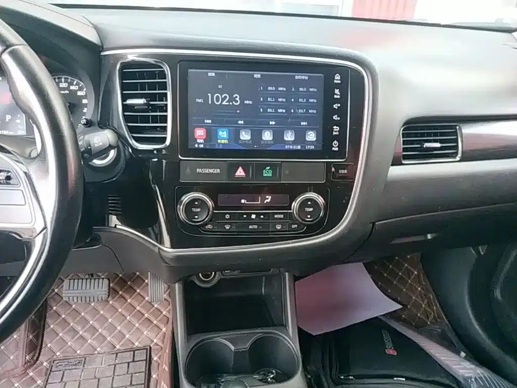 Outlander 2016 2.4L 4WD Elite Edition 5-seater — миниатюра 13