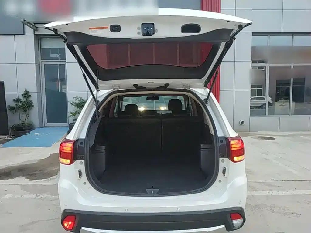 Outlander 2016 2.4L 4WD Elite Edition 5-seater — миниатюра 18