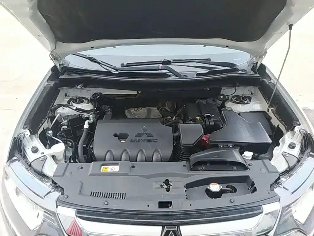 Outlander 2016 2.4L 4WD Elite Edition 5-seater — миниатюра 19