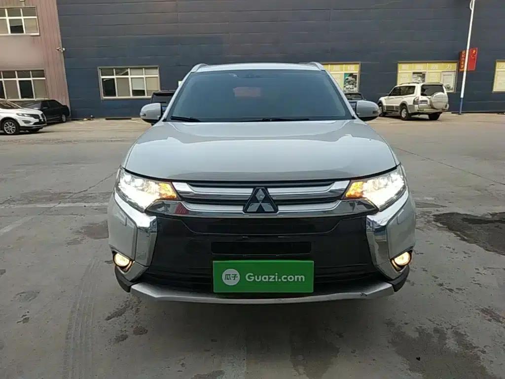 Outlander 2016 2.4L 4WD Elite Edition 5-seater — миниатюра 3