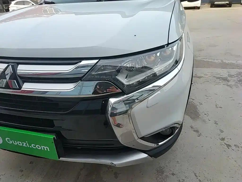 Outlander 2016 2.4L 4WD Elite Edition 5-seater — миниатюра 23