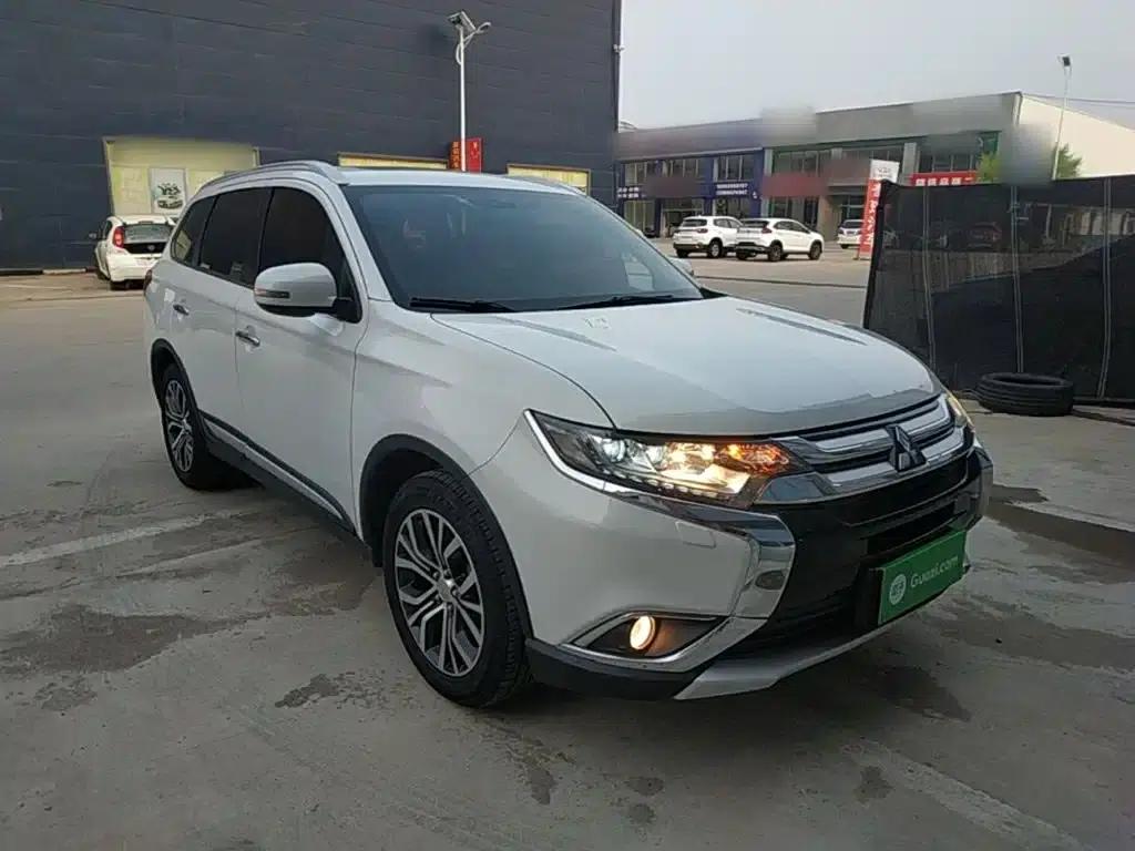 Outlander 2016 2.4L 4WD Elite Edition 5-seater — миниатюра 4