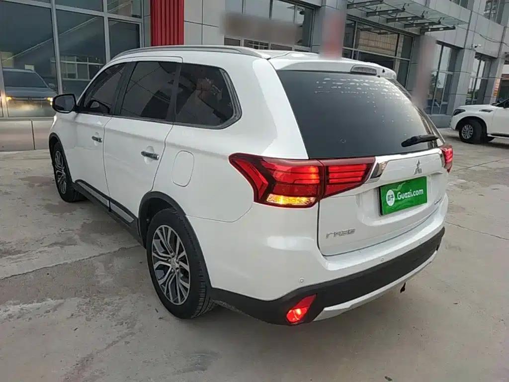 Outlander 2016 2.4L 4WD Elite Edition 5-seater — миниатюра 5