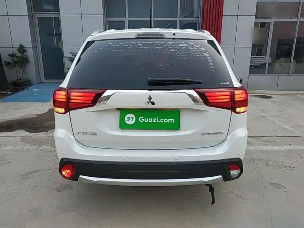 Outlander 2016 2.4L 4WD Elite Edition 5-seater — миниатюра 6
