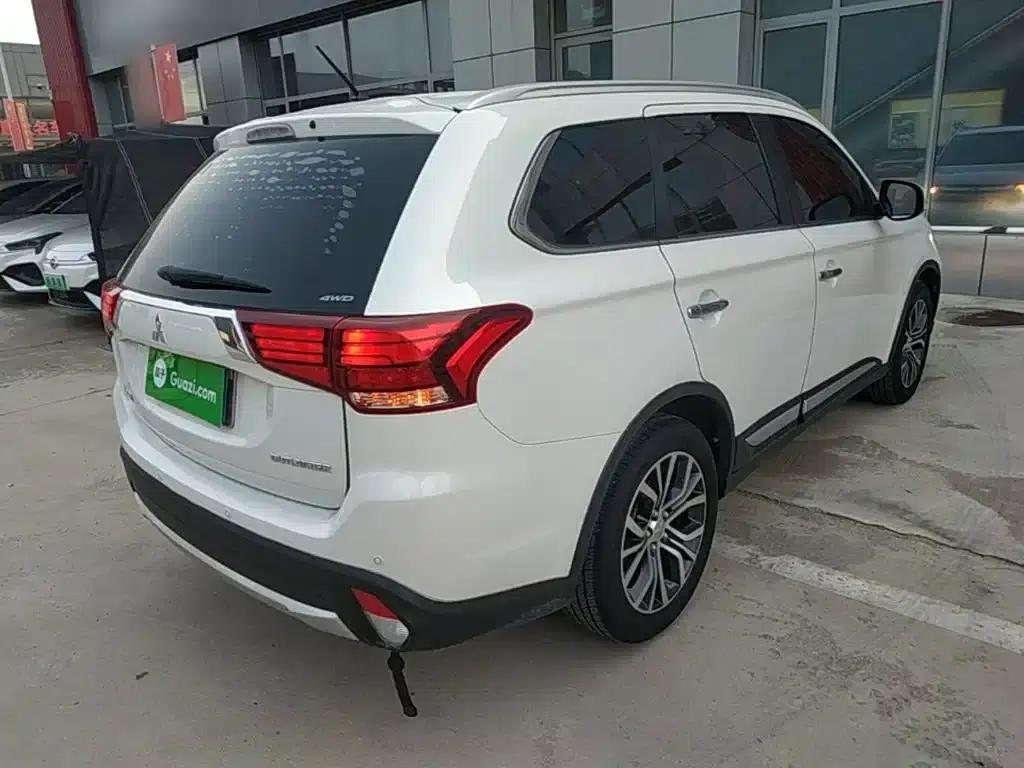 Outlander 2016 2.4L 4WD Elite Edition 5-seater — миниатюра 7