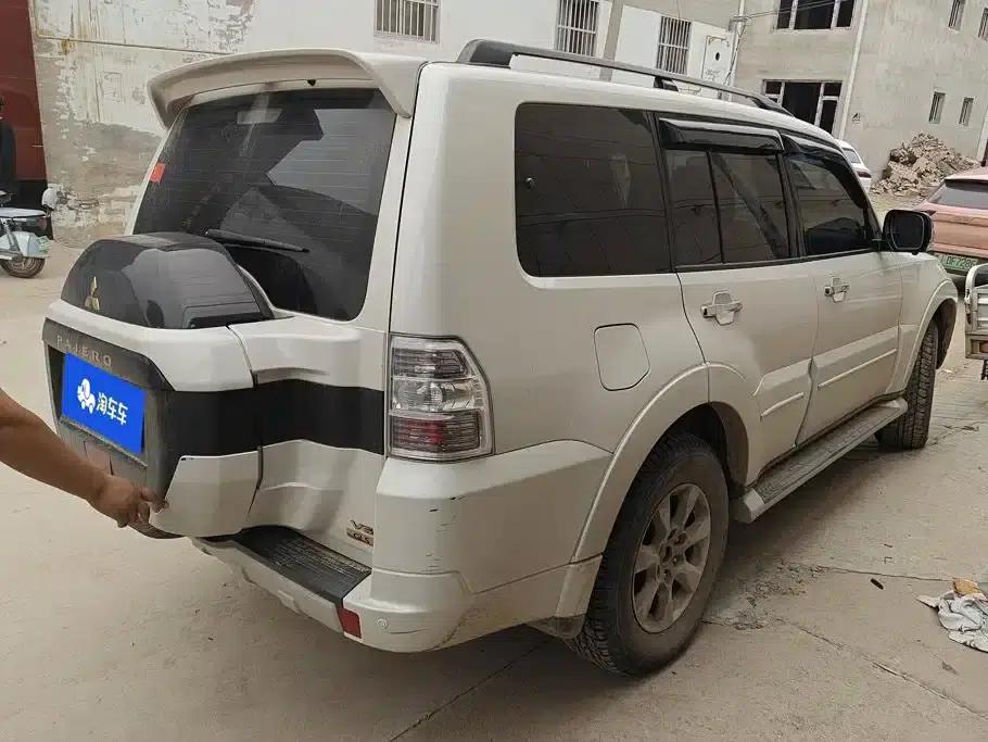 2018 Pajero 3.0L Automatic Premium Edition (Imported) — миниатюра 3