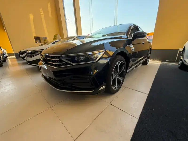 2025 Volkswagen Passat 330TSI DSG Luxury Edition — миниатюра 1