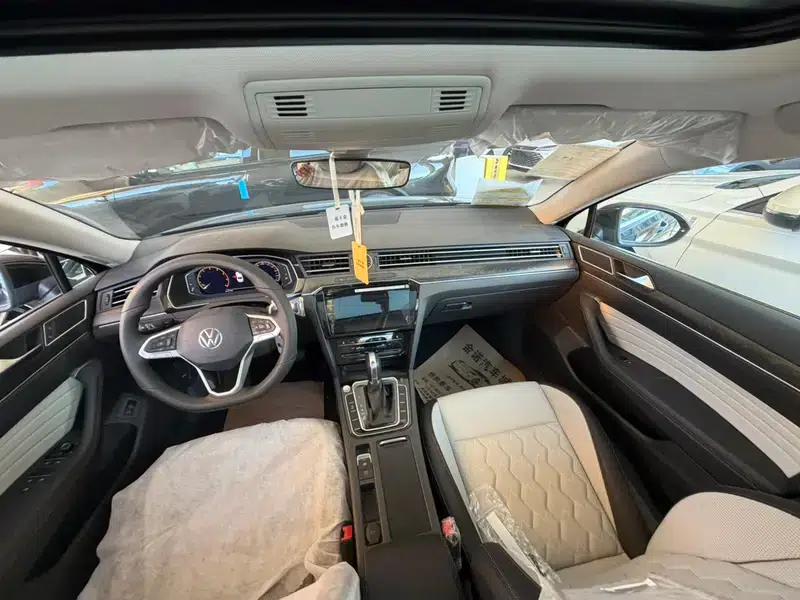 2025 Volkswagen Passat 330TSI DSG Luxury Edition — миниатюра 8